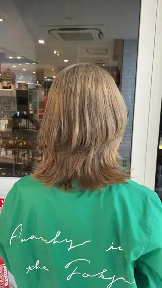 セミロング 艶ハイトーン👑♡ NATSUKIのヘアスタイル