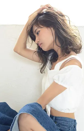 ミディアム カラー 山口 祐美帆のヘアスタイル