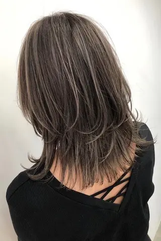 セミロング カラー ブリーチ毛対応酸性 ストレート🌈サキのヘアスタイル