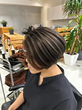 ショート カラー hoNua. 栄/透明感カラーのヘアスタイル