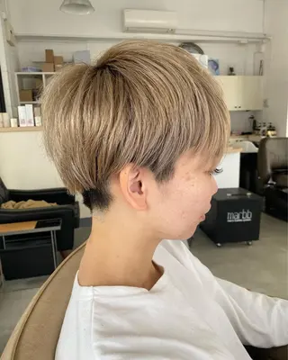 ショート カラー 林 梓のヘアスタイル