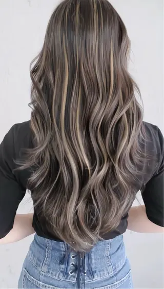 ロング カラー Mariana/ 鶴原-ハイライトのヘアスタイル