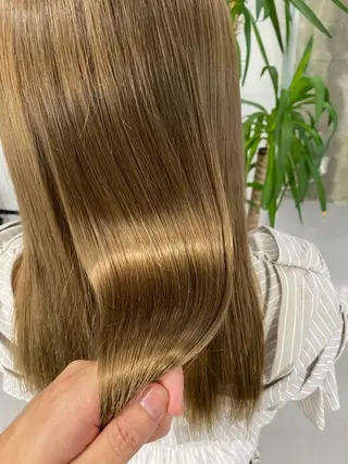 ミディアム K!ng所属・レイヤーカット/ 髪質改善/ハイライトのヘアスタイル