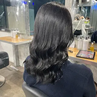 セミロング カラー パーマ ヘアアレンジ メンズ キッズ ネイル マツエク・マツパ 透明感カラー・レイヤ ー🎀amika🎀のヘアスタイル