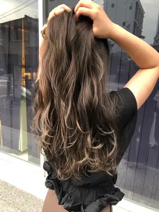 ロング カラー 白髪ぼかしモデル募集 今村理央奈のヘアスタイル