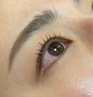 マツエク・マツパ 知久 絢音のヘアスタイル