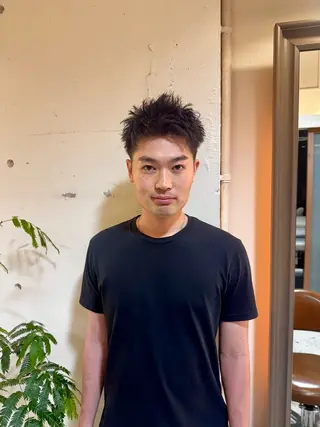 ショート メンズ タツキ／レイヤー／ パーマ／艶カラーのヘアスタイル