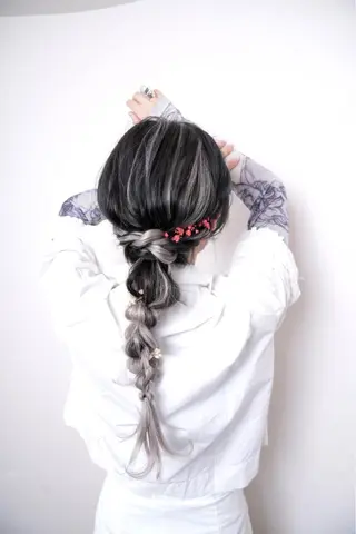 ロング カラー パーマ ヘアアレンジ アイブロウ 推し活専用 【派手髪】飯野ゆかりのヘアスタイル