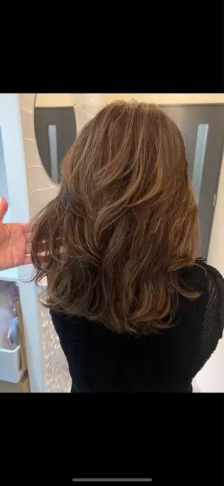 カラー cue所属・銀座バレイヤージュ 蓑田朝菜のヘアスタイル