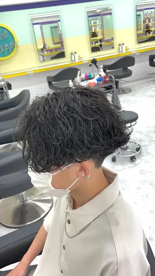 ミディアム パーマ ヘアアレンジ メンズ 艶カラー の達人のヘアスタイル