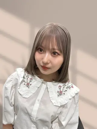 ミディアム カラー くすみミルクティー／ ブラウン🪡TOWAのヘアスタイル