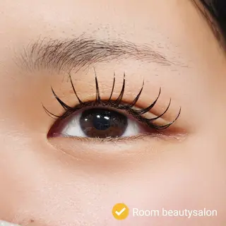 マツエク・マツパ Room beautysalon所属・Room   〔 YUI 〕のマツエク・マツパデザイン