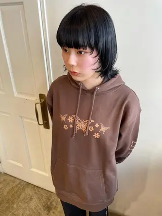 ミディアム カラー MIOベージュカラー 柔らかいカラーのヘアスタイル