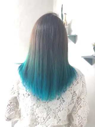 セミロング カラー パーマ ヘアアレンジ 推し活専用 【派手髪】飯野ゆかりのヘアスタイル