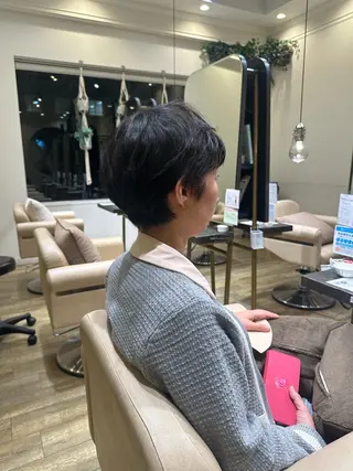 ショート ロジェブルー 川合【和泉中央】のヘアスタイル