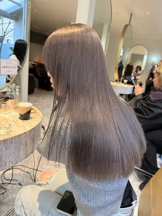 ロング カラー ミルクティー× グレージュMOMOのヘアスタイル