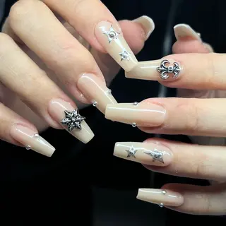 ネイル ⁸ᵃᵖᵖʸ🐝⋆゜ MöEのネイルデザイン