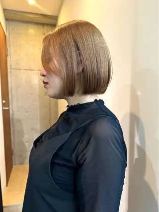 ショート 切りっぱなしボブ/ ブリーチカラー/大塚のヘアスタイル