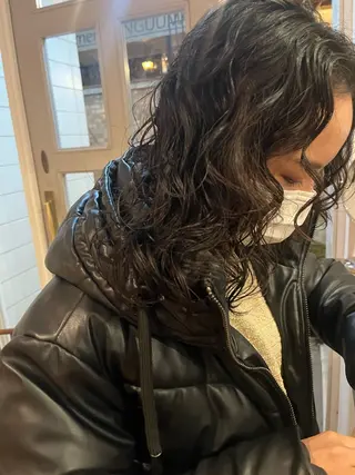 ミディアム パーマ GO TODAY シェアサロン 表参道Flos店所属・nishi fuyumiのヘアスタイル