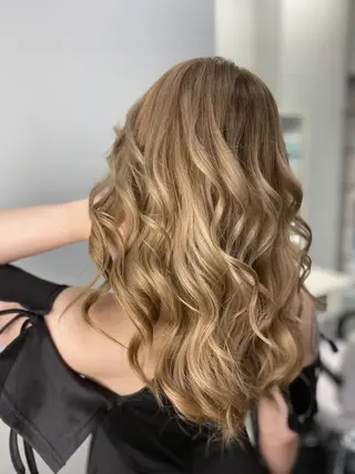 セミロング カラー ヘアアレンジ メンズ 🌟ブリーチ特化型 ハイトーンカラー🌟のヘアスタイル