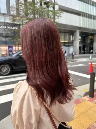 ミディアム カラー タイトボブ個性派カラ ーAKANEのヘアスタイル