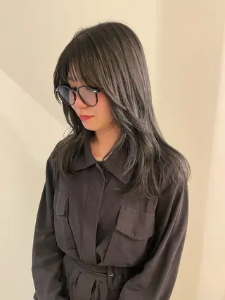 セミロング カラー 渋谷 留菜のヘアスタイル