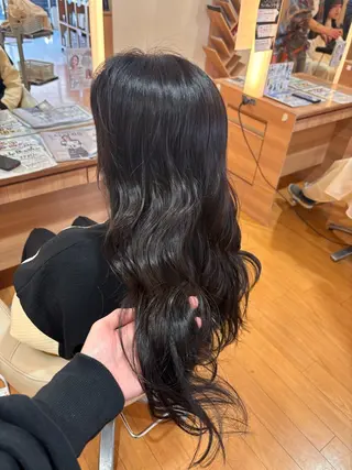 ロング 岡 愛梨のヘアスタイル