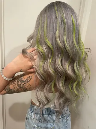 セミロング カラー ヘアアレンジ 🔥ハイトーンカラー ギャルNAOKI🔥のヘアスタイル