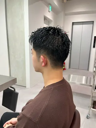 ショート soen所属・⚡メンズパーマフ ェードカットTomyのヘアスタイル