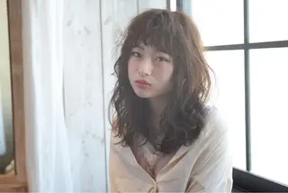 ミディアム CHIC 岩下真衣のヘアスタイル