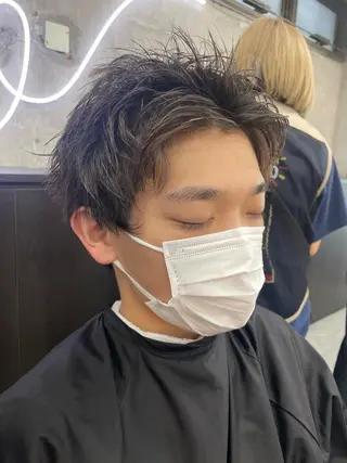 メンズ アイブロウ 鈴木瑛里／ブロンド ベージュ／男女のヘアスタイル