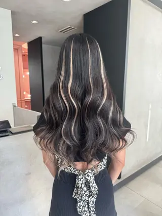 ロング 🇰🇷韓国風ハイ トーンKANA🖤のヘアスタイル