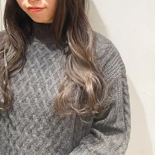 ロング カラー カジュアルを女っぽく 𝗮𝘆𝗮𝗰𝗼のヘアスタイル