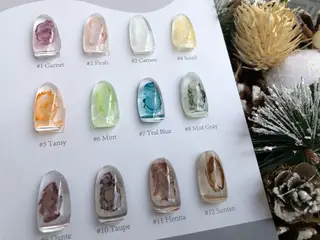 ショート un +のネイルデザイン