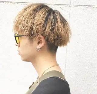 ショート カラー パーマ メンズ ブリーチ、パーマ 西部笑のヘアスタイル