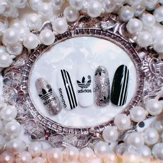 ネイル マジックミラー所属・マジック ミラーのネイルデザイン