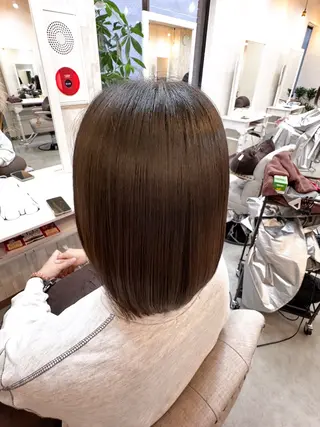 ミディアム she2大宮 なぎのヘアスタイル