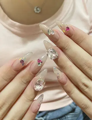 ネイル AngelChris ビューティーサロンのネイルデザイン