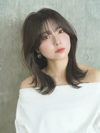 ミディアム yelm所属・🫒オリーブカラー ミディアムレイヤー✨のヘアスタイル