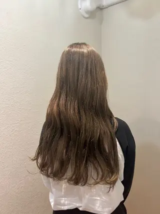 ロング カラー ウジイエ ミユウのヘアスタイル