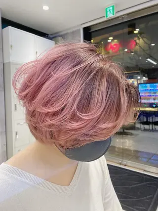 ショート カラー メンズ JuNブリーチに 縮毛矯正するプロのヘアスタイル