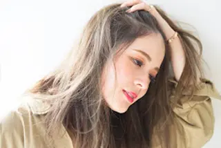 セミロング 浅見 愛菜のヘアスタイル