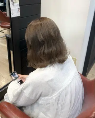 ミディアム カラー yuzua/艶感 /透明感/レイヤーのヘアスタイル