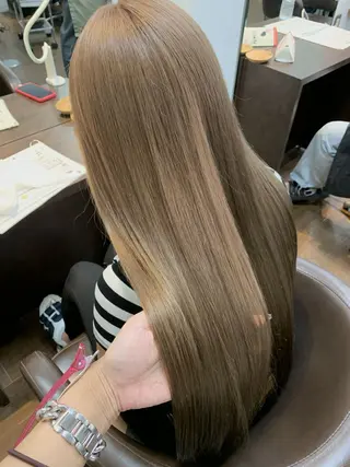 ロング カラー 小笠原 菜緒のヘアスタイル