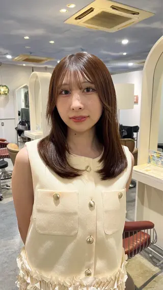 ミディアム レイヤーカット/ 艶カラー/YUKAのヘアスタイル