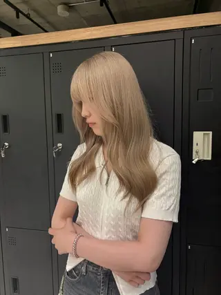 ロング カラー KAEDE🌺Wカ ラー/ホワイトカラーのヘアスタイル