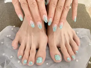 ネイル Fairyフェアリーネイルサロン所属・シズ セキのネイルデザイン