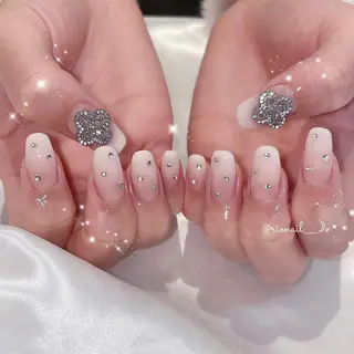 ネイル 𝘙𝘪𝘰𝘯𝘢 ...🕯🤍のネイルデザイン