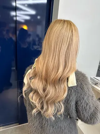 ロング 韓国ヘア×ハイトーン AYA💫のヘアスタイル