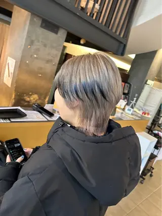 ショート カラー uni 江坂🦋 木下風子のヘアスタイル